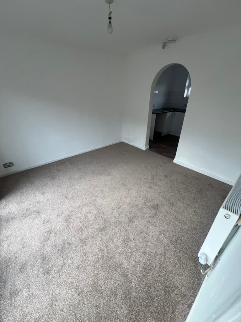 Spacious Room: Shared House